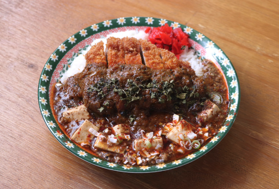 ねこ好き店主が営むカレー店「カリーハウス　マシャーーラ」の大人気カレー