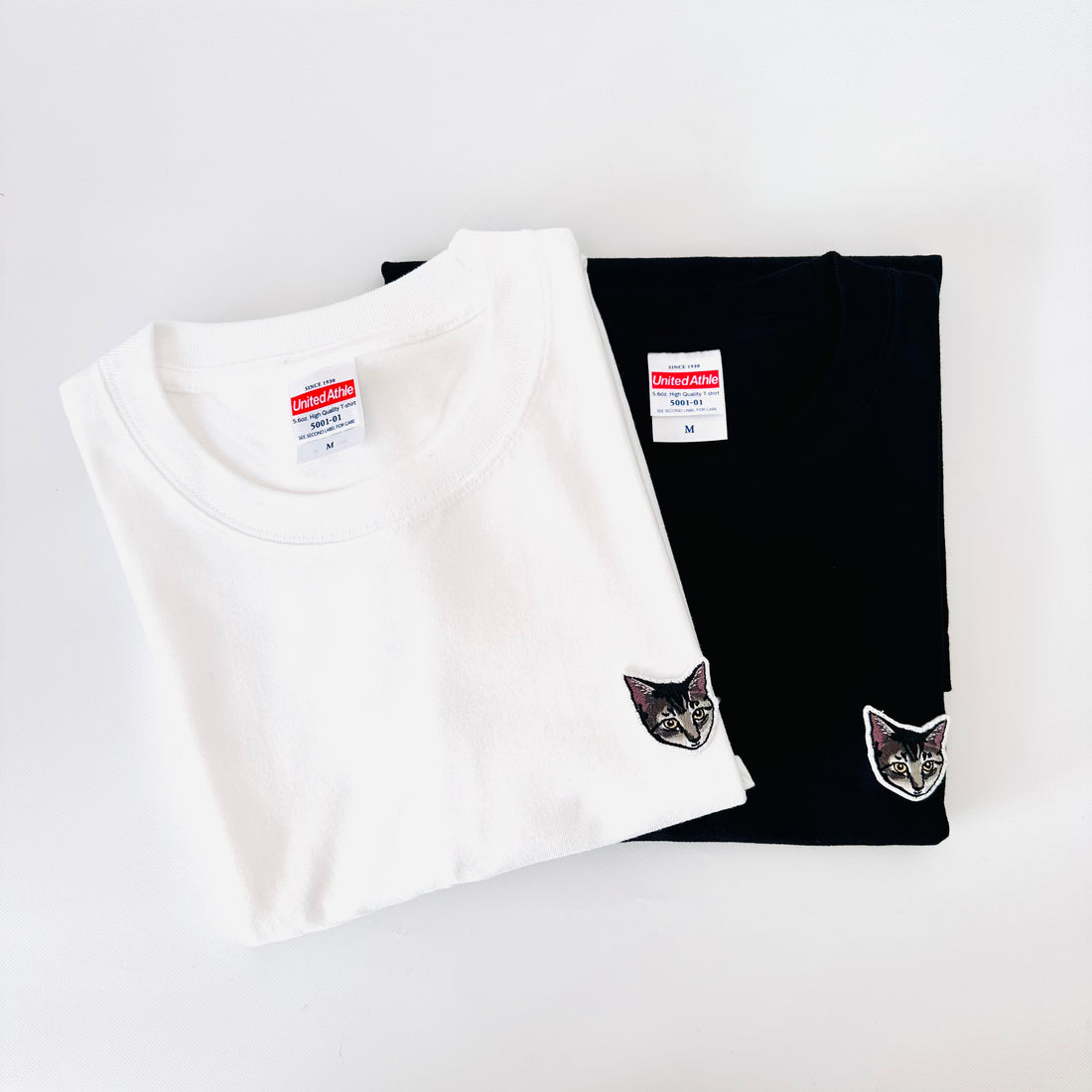 実際の保護猫がモチーフ！男女ともにシンプルに着こなせるTHINKING CITY の刺繍ワッペンTシャツ